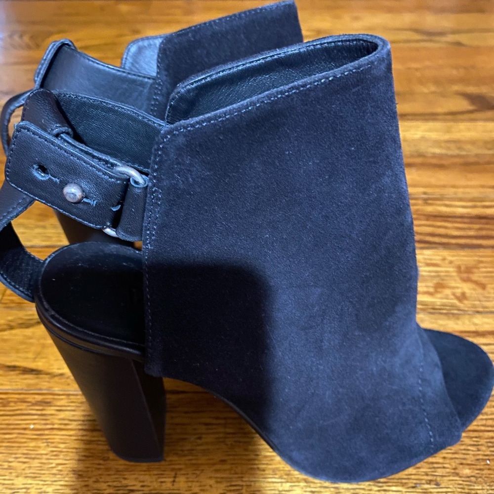 VINCE. Womens Black Suede Leather Ankle Strap Booties Sandal Sz 7.5 M